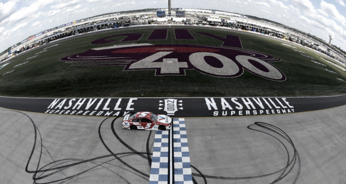 NASCAR Cup: Larson dominó en el debut de Nashville