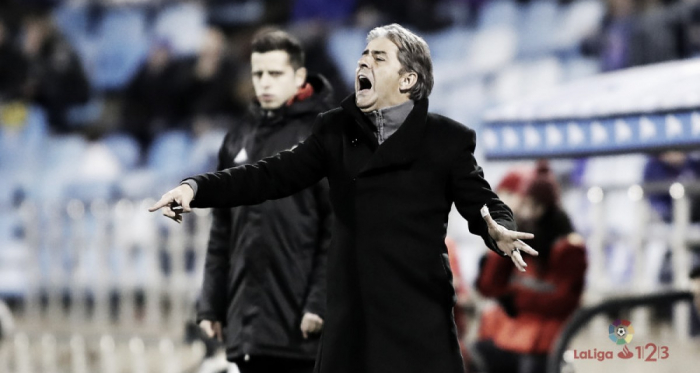 Natxo González dando indicaciones // Liga 123