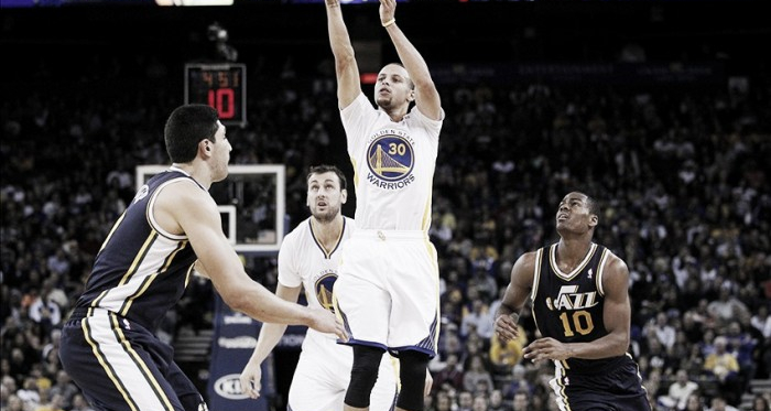 NBA: Warriors seguem imparáveis em casa e Cavs voltam às vitórias