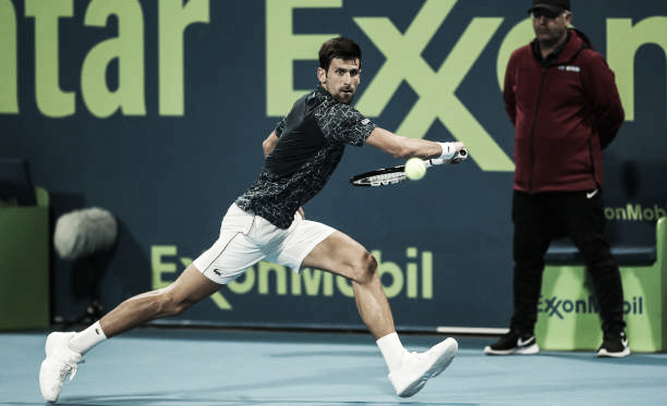 Djokovic se defiende durante su partido en Doha ante Basilashvili. Foto: gettyimages.es