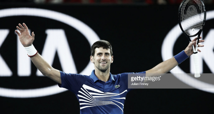 Djokovic levanta los brazos tras ganar el partido. Foto: Getty Images.