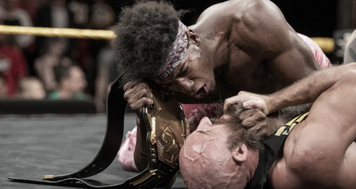Ciampa luciendo débil por primera vez en mucho tiempo. Foto: Solowrestling.com