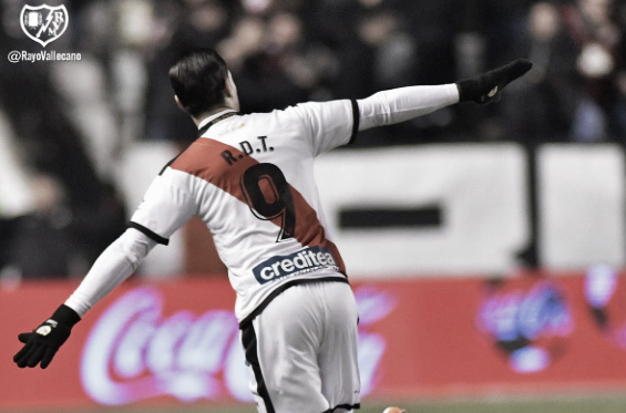 Raúl de Tomás celebrando uno de sus goles | Fotografía: Rayo Vallecano S.A.D.