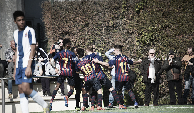 El FCB Cadete A celebrando el gol ante el RCD Espanyol. Foto: Noelia Déniz, VAVEL