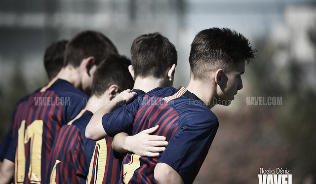 El FCB Cadete B tras uno de sus goles al CB Terlenka. Foto: Noelia Déniz, VAVEL