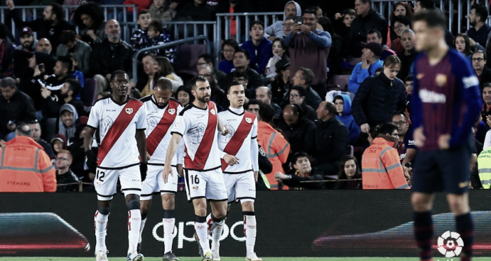 Los jugadores tras celebrar el gol de Raúl de Tomás ante el FC Barcelona | Fotografía: LaLiga Santander