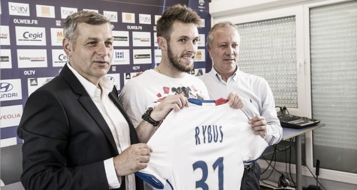 El Lyon se refuerza con un jugador polaco