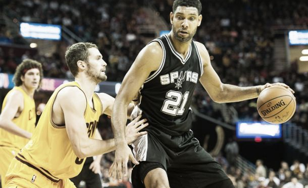 Resumen NBA: los Spurs asaltan Cleveland y los Lakers suman su segunda victoria consecutiva