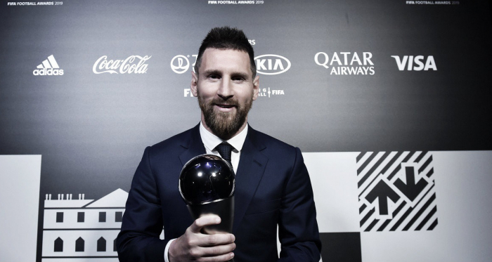 El mas grande de todos con su premio | Foto OlÉ 