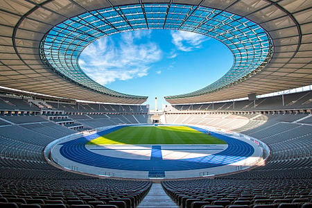 Un estadio y un árbitro que
pueden convertirse en históricos en el fútbol español