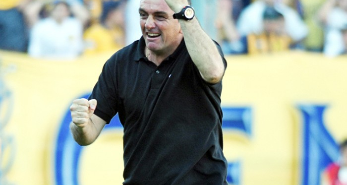 El DT rojinegro feliz en el Gigante de Arroyito, cuando el árbitro dio el pitido final. Foto: Web