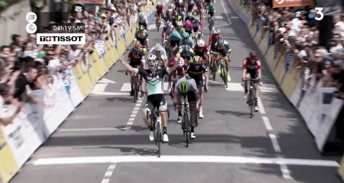 Pascal Ackermann vince a Belleville. Fonte: Criterium du Dauphiné/Twitter