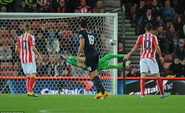 Stoke 2-3 Southampton: Pellè superb as Saints progress to quarter-finals in late drama