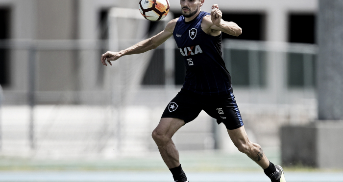Pimpão minimiza derrota do Botafogo e exalta gol fora de casa: "Tem muita importância"