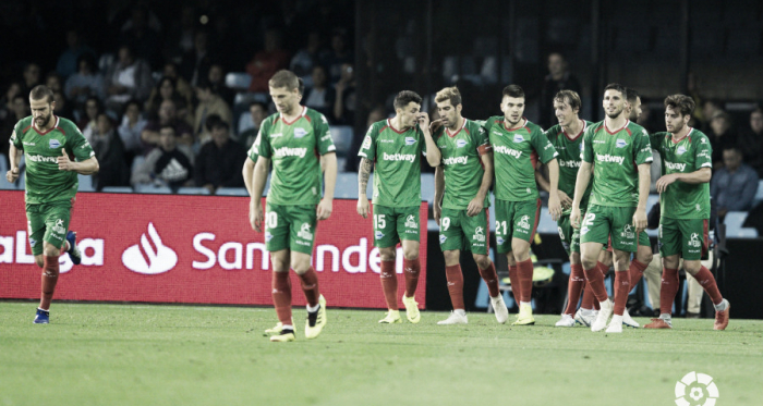 Los jugadores del Alavés celebran el gol de Pina. / Foto: LaLiga
