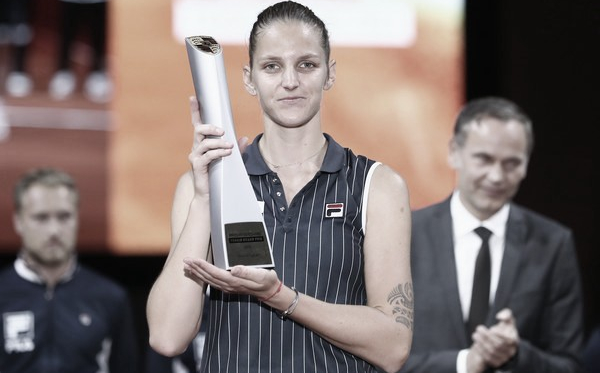 Karolina Pliskova posa con su trofeo de campeona en la pasada edición. Foto: gettyimages.es