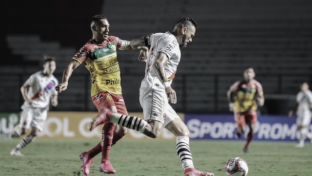 Brusque
e Vasco duelam precisando voltar a vencer pela Série B do Brasileirão