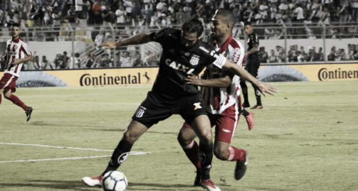 Defesa alvirrubra tem noite infeliz e Náutico perde para Ponte Preta na Copa do Brasil