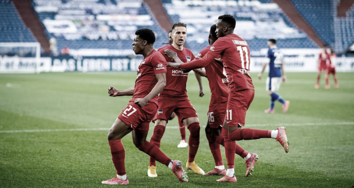 En final de infarto, Hertha BSC vence a Schalke 04 y
escapa del descenso
