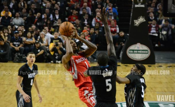 Los Rockets se imponen a los Timberwolves en la Arena Ciudad de México