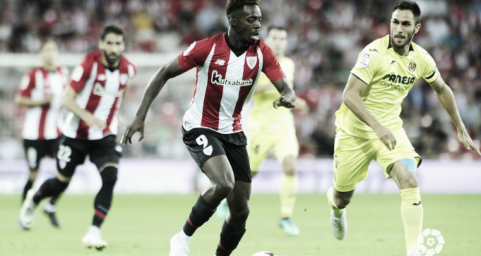 Williams controla un balón ante la presencia de Víctor Ruiz | Foto: La Liga