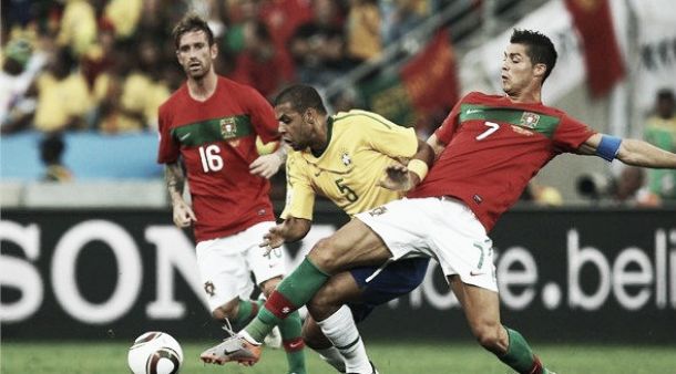Portugal x Brasil foi o grande jogo da fase de grupos no Mundial de 2010 (Foto: AFP)