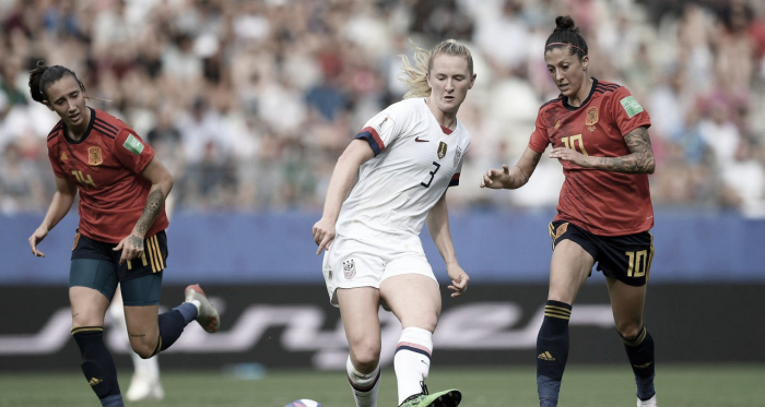 Jenni Hermoso con una norteamericana / FOTO: FIFA 