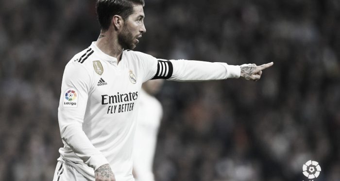 Sergio Ramos, capitán del Real Madrid, dando instrucciones a sus compañeros durante el Clásico | Foto: LaLiga.es