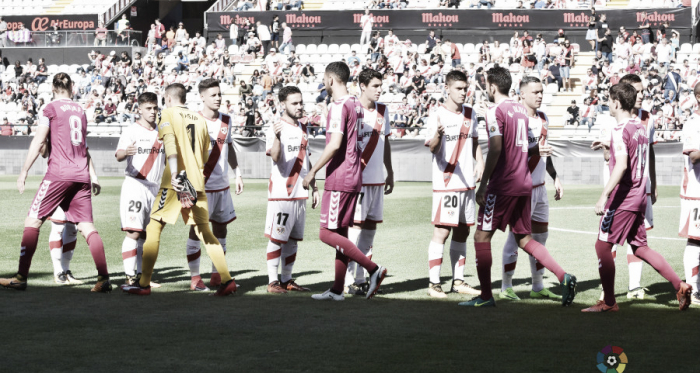 Jugadores del Rayo y Valladolid antes del partido. Fotografía: La Liga