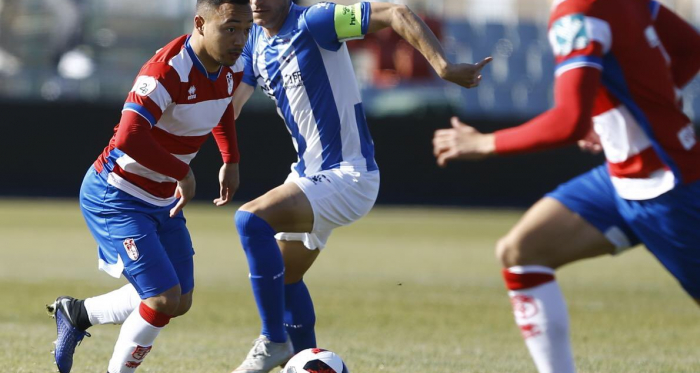 Lance del partido Recreativo Granada - Jumilla . Foto: Pepe Villoslada / Granada CF