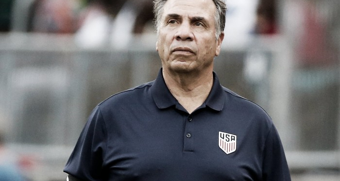 Bruce Arena dimite como seleccionador de USA