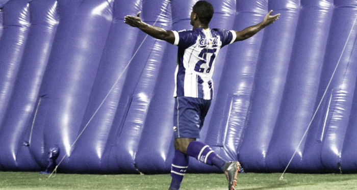 Atacante saiu do banco para marcar nos acréscimos (Foto: Jamira Furlani/Avaí FC)