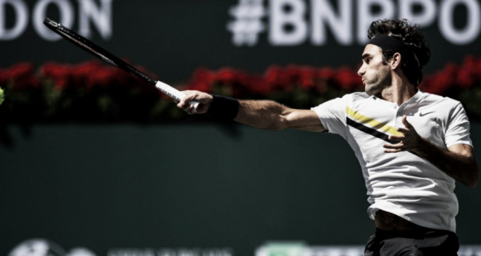 Federer pasa sin despeinarse
