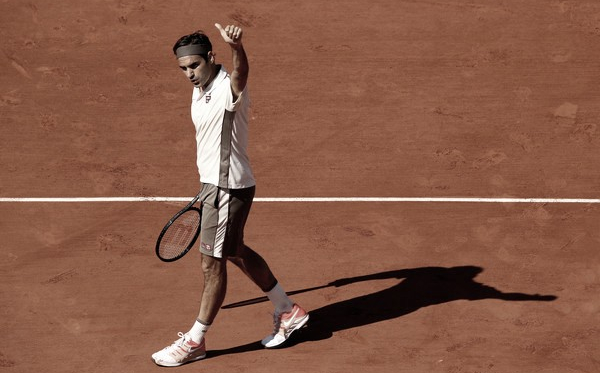 Roger Federer durante un juego en Roland Garros 2019. Fuente: Zimbio.
