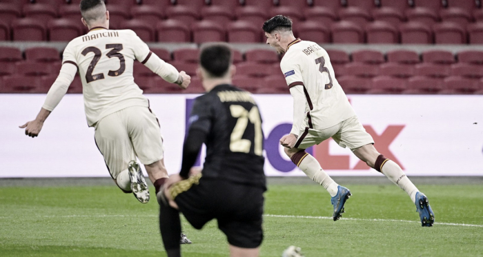 Com gol brasileiro, Roma bate Ajax fora de casa e se aproxima da semifinal da Europa League