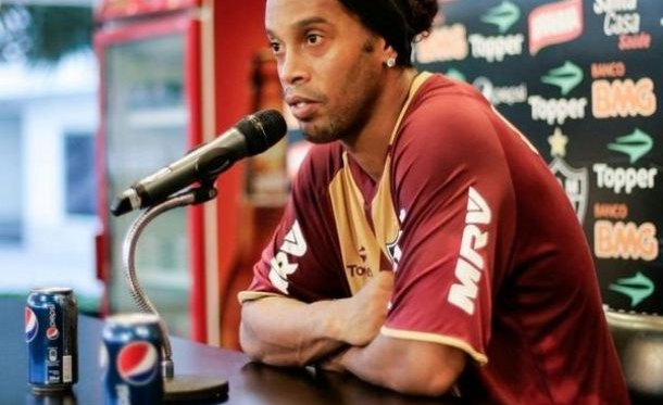 Ronaldinho: &quot;Neymar lo tiene todo&quot;