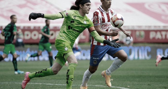 Chivas
rescata el empate ante Santos