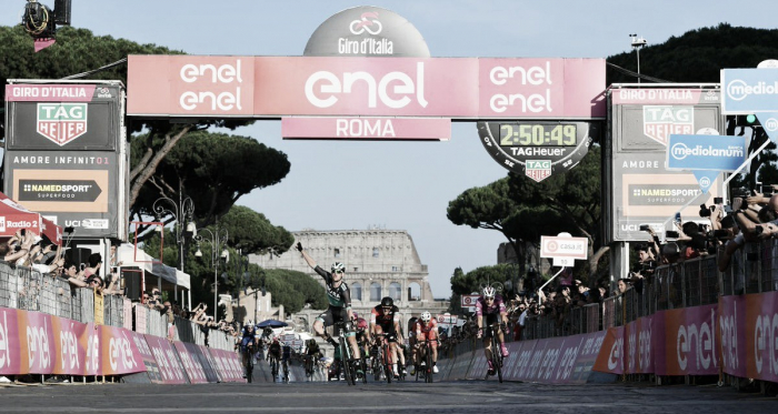 Sam Bennett vince a Roma. Fonte: Giro d'Italia/Twitter