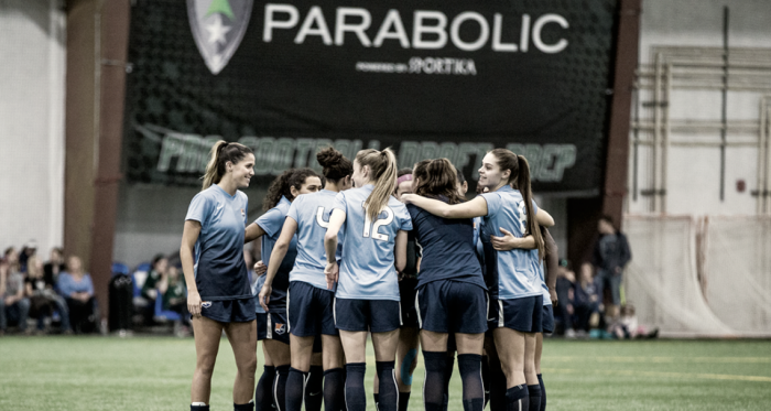 Sky Blue huddle during their last preseason match l Photo: Jeffrey Auger for Sky Blue FC