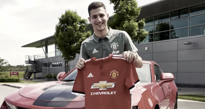 El futbolista de 19 años puede jugar tanto por derecha como por izquierda. | Foto: Sportsjoe.ie