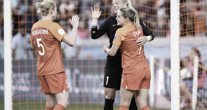 Houston Dash goalkeeper Jane Campbell embraces Kealia Ohai and Clare Polkinghorne after the match. (Photo: nwslsoccer.com)