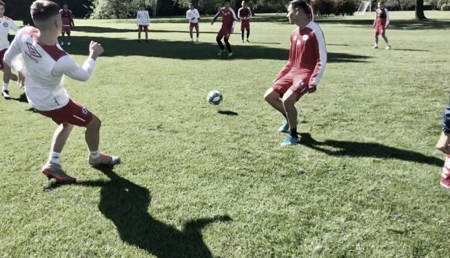  Los jugadores en pleno entrenamiento. Foto: Twitter Argentinos Juniors @AAAJoficial.