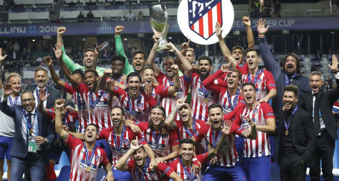 Los jugadores del Atlético de Madrid celebran la Supercopa de Europa conquistada ante el eterno rival, el Real Madrid.