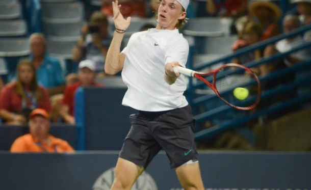 ATP Tokyo: fantastico Shapovalov, bene Medvedev