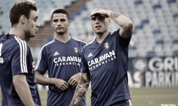 Jorge Pombo junto a Jesús Álvarez y Daniel Lasure, partido de pretemporada frente al Alavés/ Fto: Andrea Royo VAVEL 