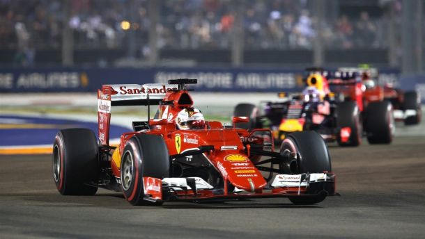 GP Singapour : Vettel dominateur, Hamilton abandonne