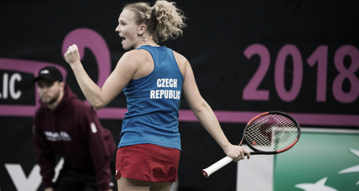 Katerina Siniakova celebra un punto durante el partido de hoy ante Sofía Kenin. Foto: fedcup.com