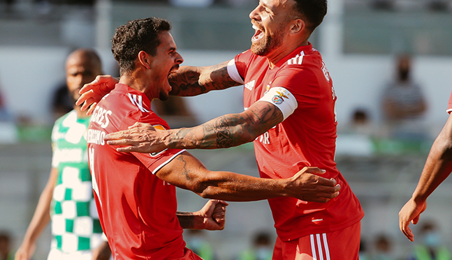 Marcar, sufrir y
ganar para Benfica