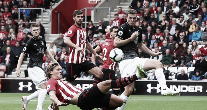 Saints y Clarets brindaron un partido chato en el debut. (Foto: Reuters)