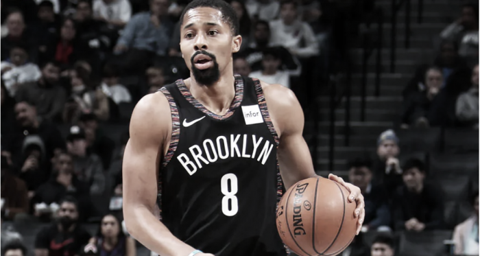 El
futuro de Dinwiddie podría estar en manos de los aficionados
